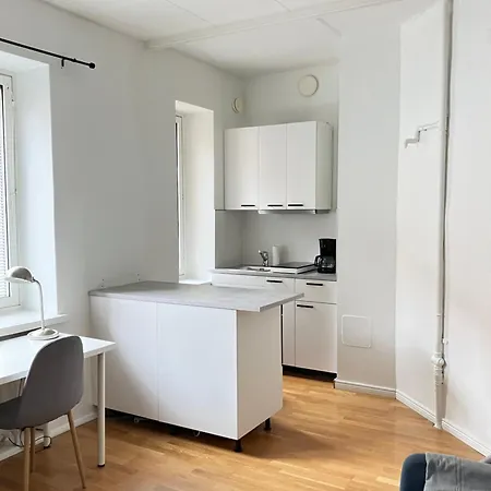 Pieni Yksioe Vallilassa * Helsinky